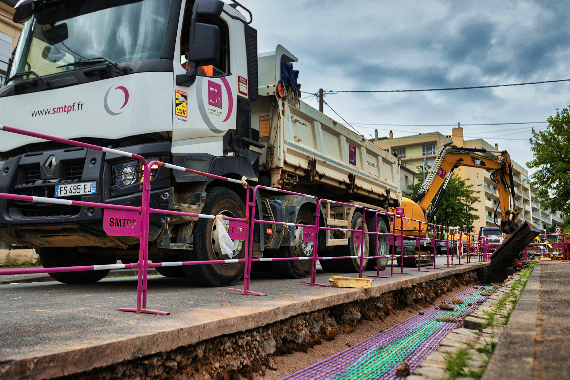 Fermeture des tranchées par SMTPF après la pose du RC