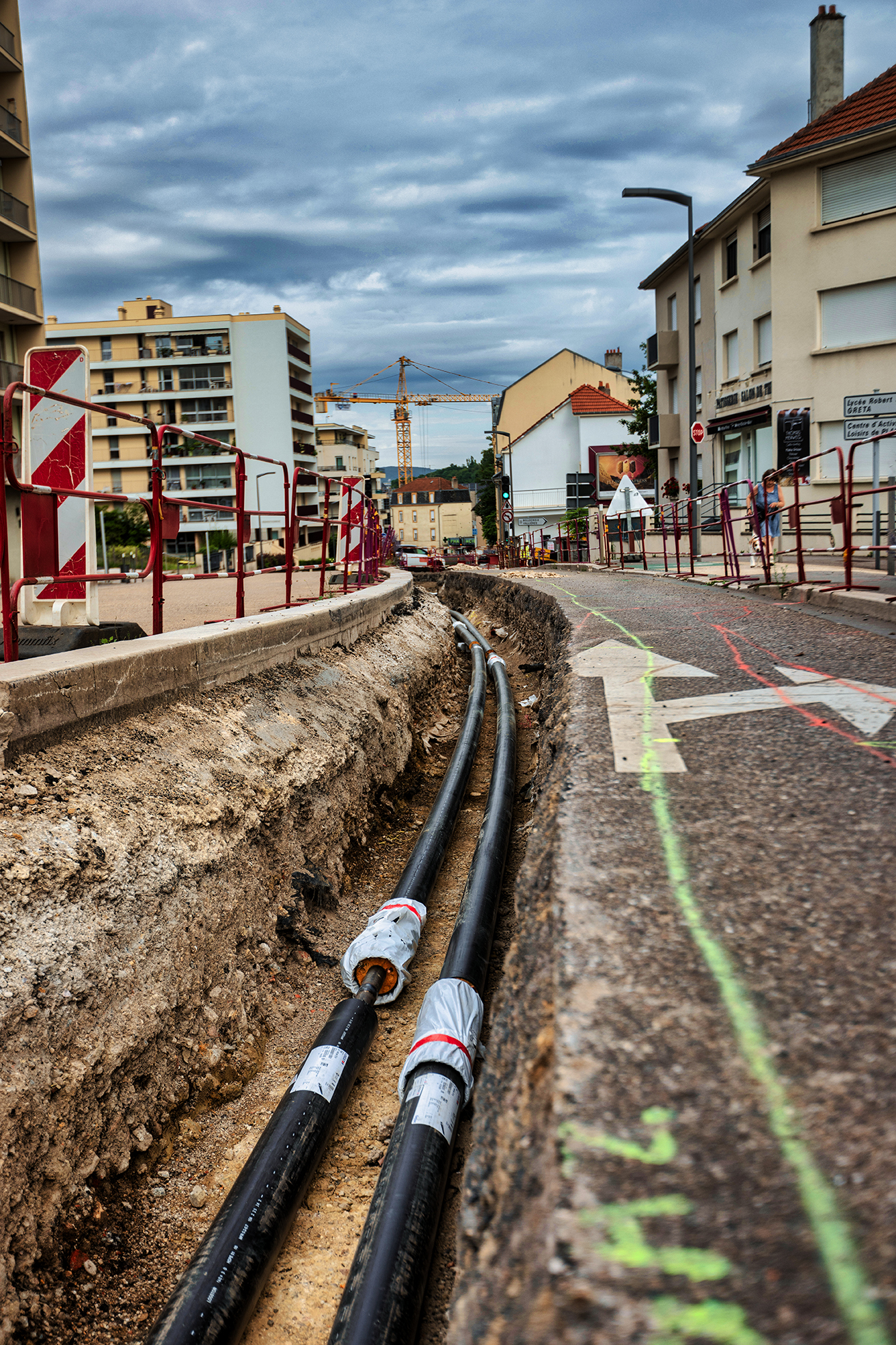 Vue sur les canalisations du réseau de chaleur de Metz avant refermeture par SMTPF